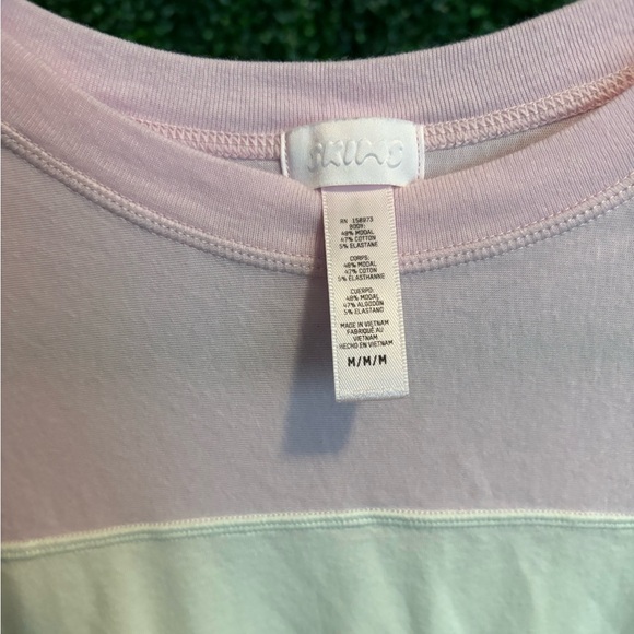 **Closet Rotation**
Priced to Go Fast! Skims Relaxed Fit Tee - Picture 3 of 3